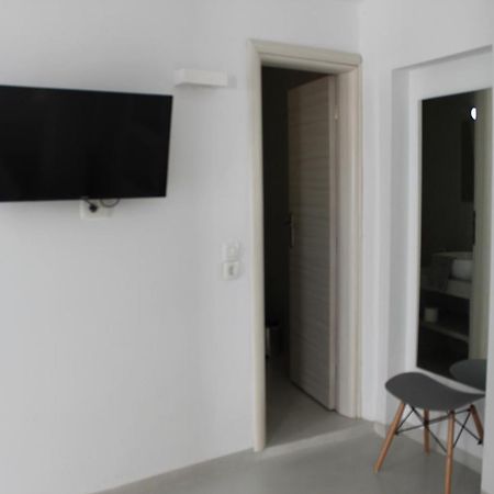 Fira Getaway - Economy Basement Rooms Eksteriør billede