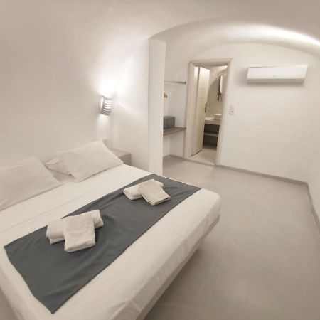 Fira Getaway - Economy Basement Rooms Eksteriør billede
