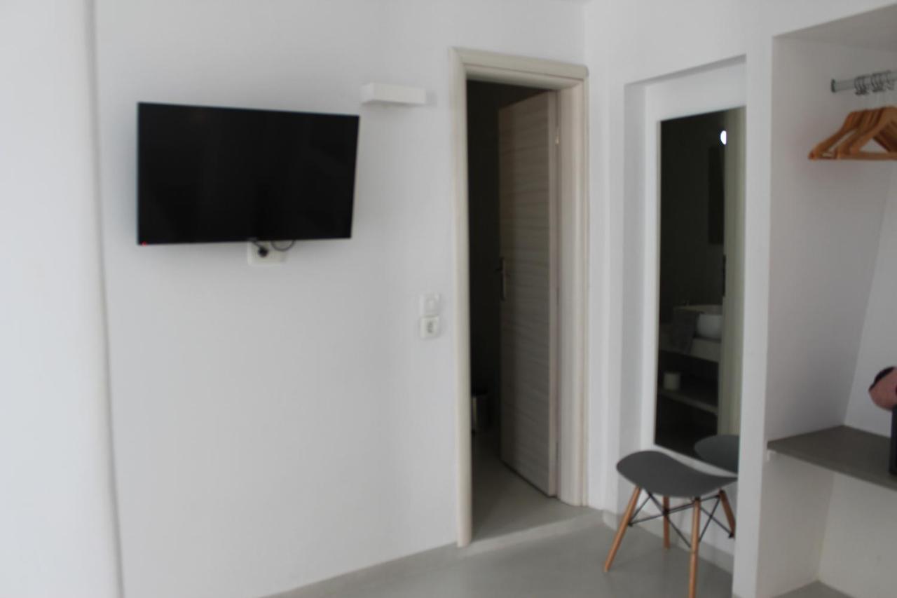 Fira Getaway - Economy Basement Rooms Eksteriør billede