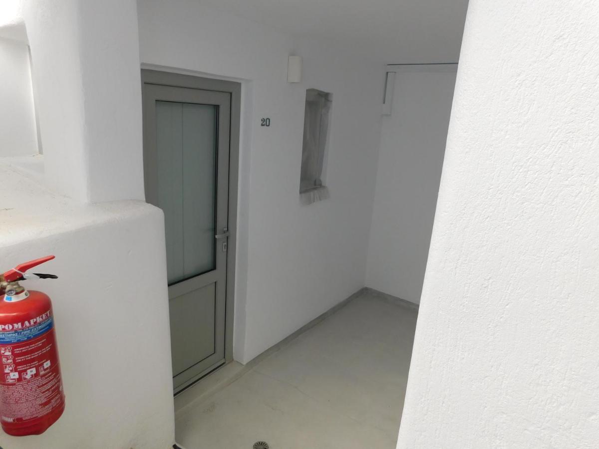 Fira Getaway - Economy Basement Rooms Eksteriør billede
