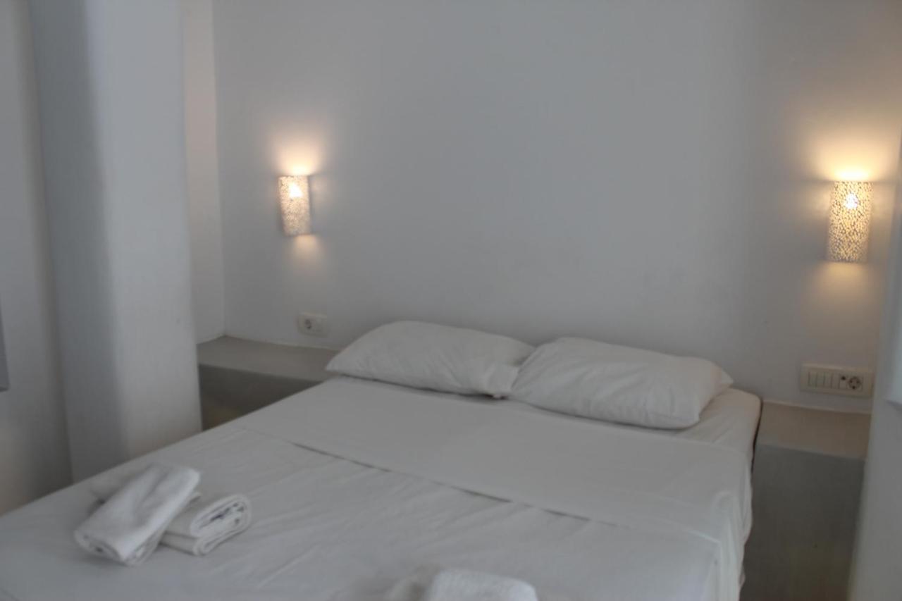 Fira Getaway - Economy Basement Rooms Eksteriør billede
