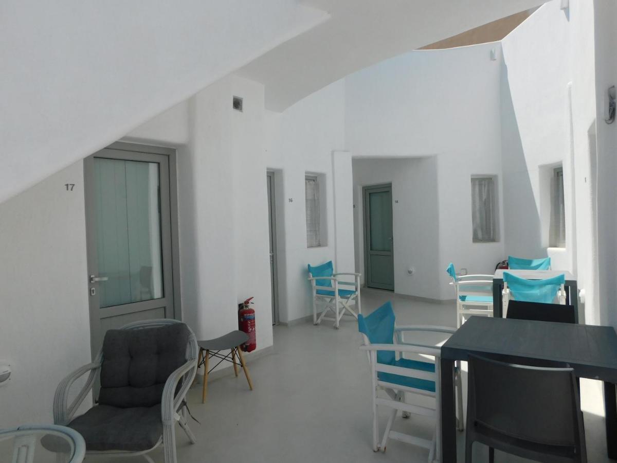 Fira Getaway - Economy Basement Rooms Eksteriør billede